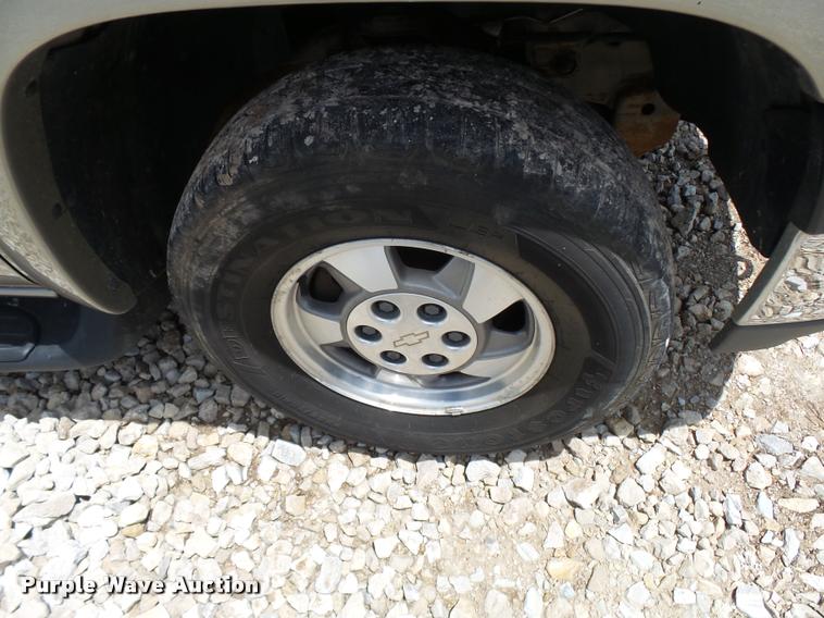 image for item CC9228 2003 Chevrolet Suburban 1500 SUV