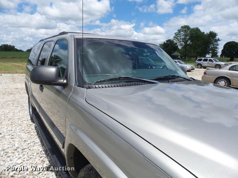 image for item CC9228 2003 Chevrolet Suburban 1500 SUV