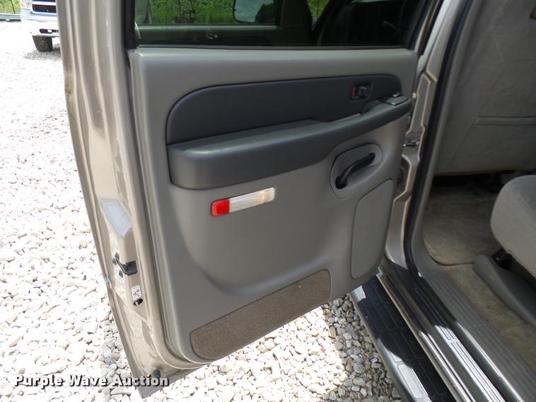 image for item CC9228 2003 Chevrolet Suburban 1500 SUV