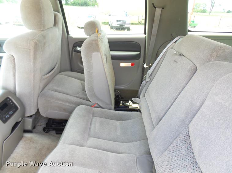 image for item CC9228 2003 Chevrolet Suburban 1500 SUV