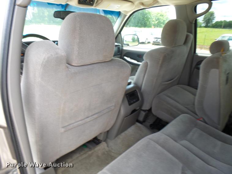 image for item CC9228 2003 Chevrolet Suburban 1500 SUV