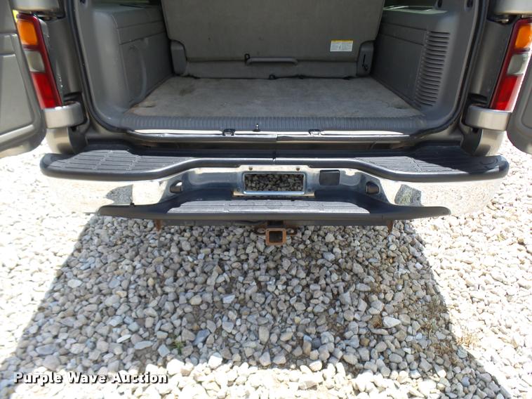 image for item CC9228 2003 Chevrolet Suburban 1500 SUV
