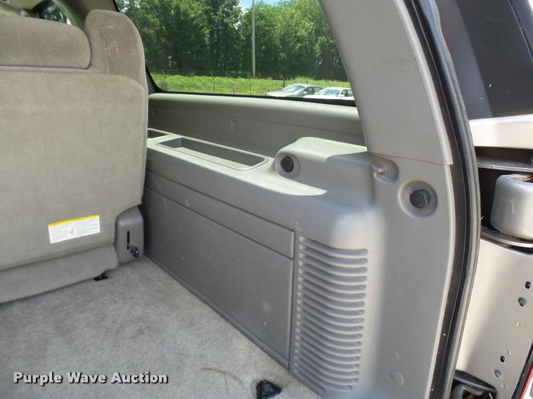 image for item CC9228 2003 Chevrolet Suburban 1500 SUV