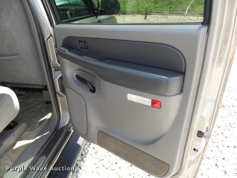 image for item CC9228 2003 Chevrolet Suburban 1500 SUV