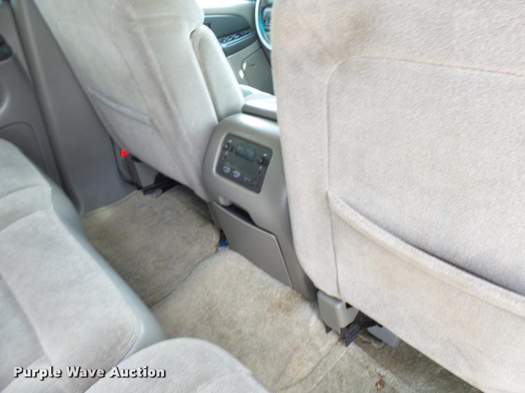 image for item CC9228 2003 Chevrolet Suburban 1500 SUV
