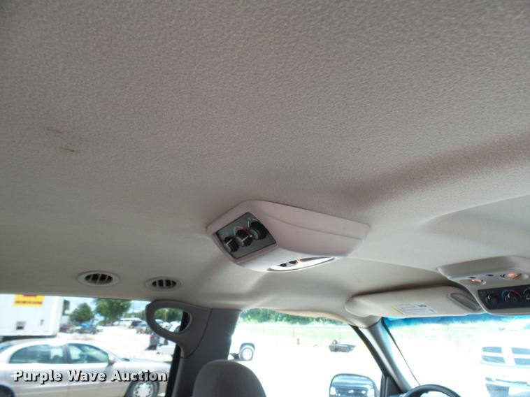 image for item CC9228 2003 Chevrolet Suburban 1500 SUV