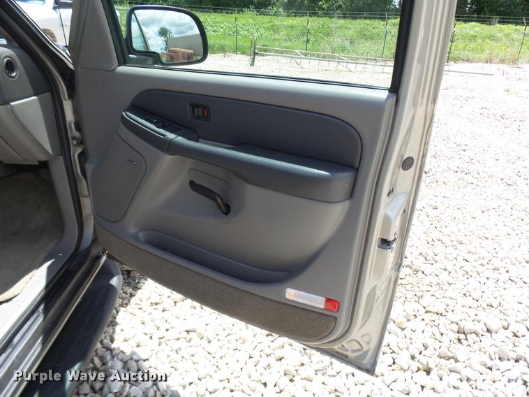 image for item CC9228 2003 Chevrolet Suburban 1500 SUV