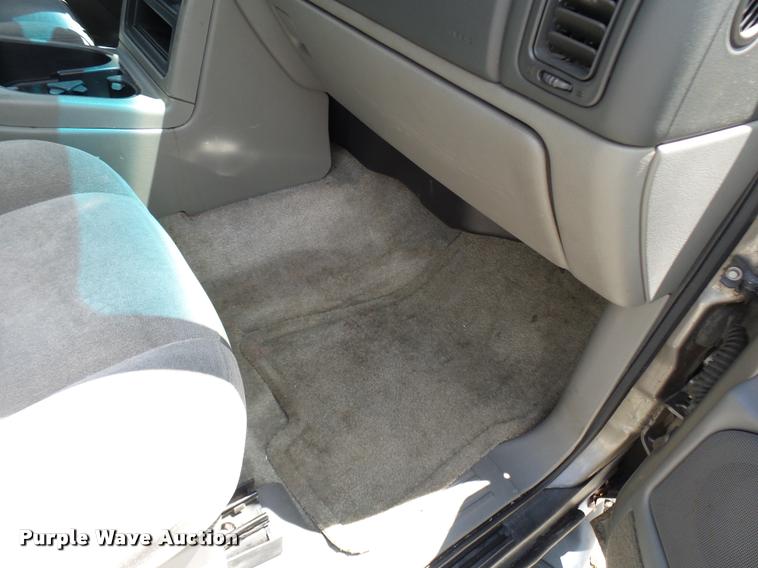 image for item CC9228 2003 Chevrolet Suburban 1500 SUV