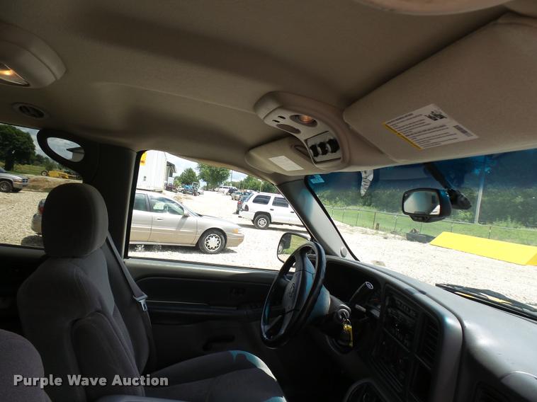 image for item CC9228 2003 Chevrolet Suburban 1500 SUV