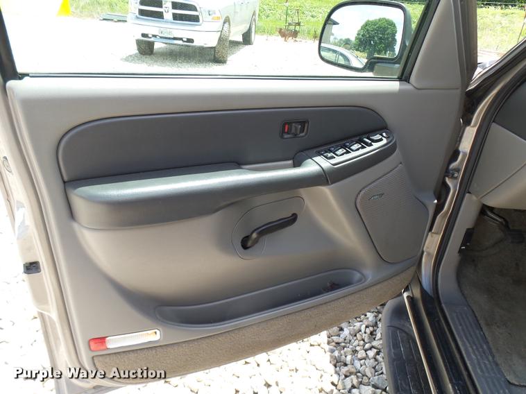 image for item CC9228 2003 Chevrolet Suburban 1500 SUV