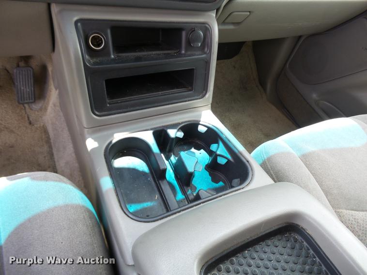 image for item CC9228 2003 Chevrolet Suburban 1500 SUV