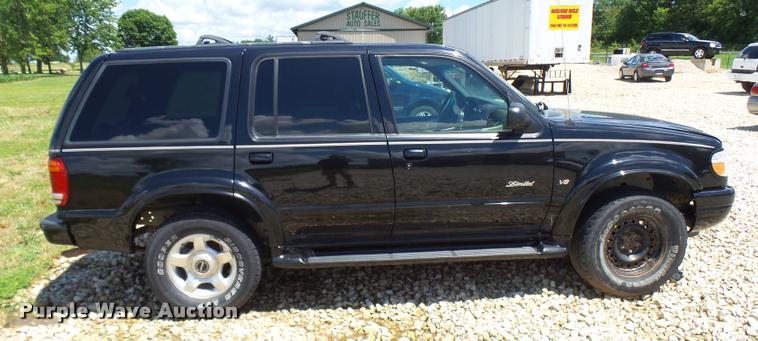 image for item CC9229 2000 Ford Explorer SUV