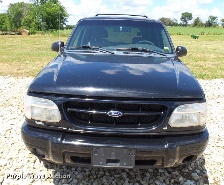image for item CC9229 2000 Ford Explorer SUV