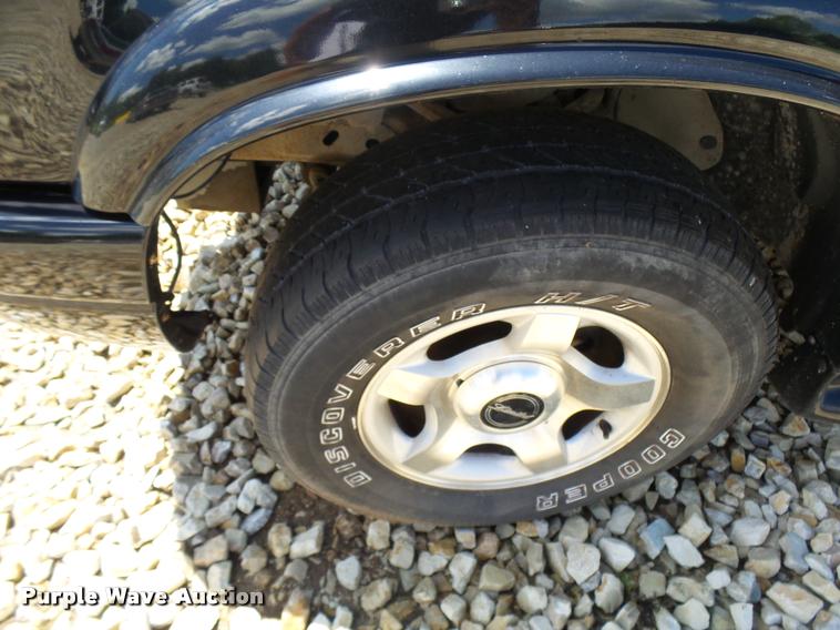 image for item CC9229 2000 Ford Explorer SUV