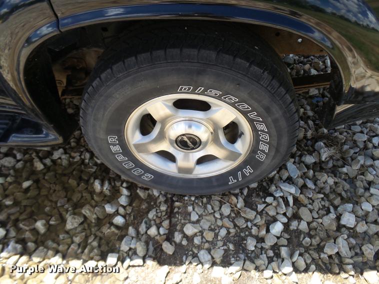 image for item CC9229 2000 Ford Explorer SUV