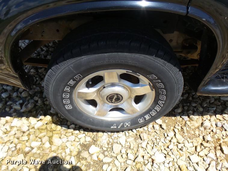 image for item CC9229 2000 Ford Explorer SUV