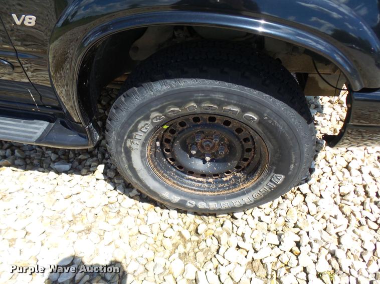 image for item CC9229 2000 Ford Explorer SUV