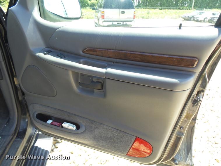 image for item CC9229 2000 Ford Explorer SUV