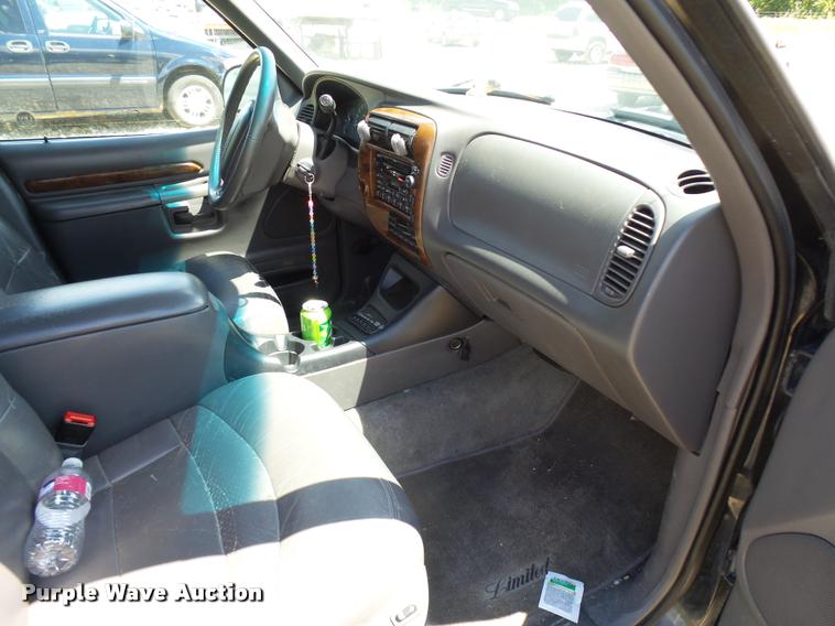 image for item CC9229 2000 Ford Explorer SUV