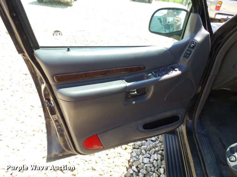 image for item CC9229 2000 Ford Explorer SUV