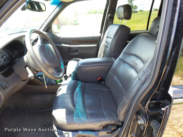 image for item CC9229 2000 Ford Explorer SUV