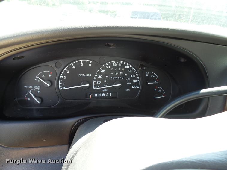 image for item CC9229 2000 Ford Explorer SUV