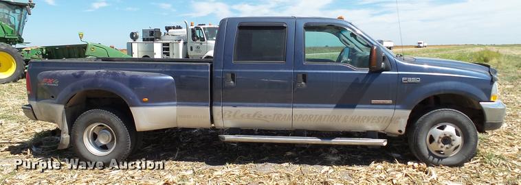 image for item DA1094 2003 Ford F350 Lariat Crew Cab pickup truck