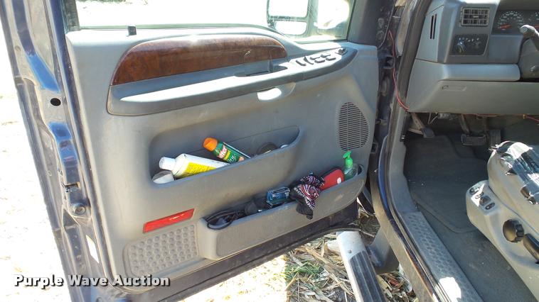 image for item DA1094 2003 Ford F350 Lariat Crew Cab pickup truck