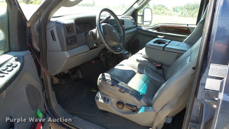 image for item DA1094 2003 Ford F350 Lariat Crew Cab pickup truck