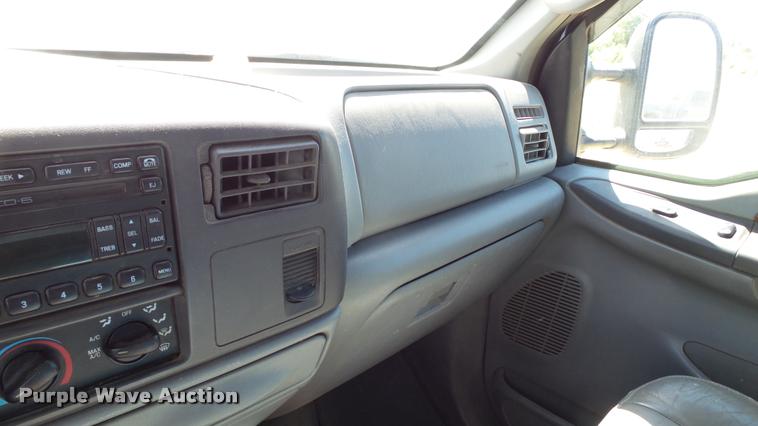 image for item DA1094 2003 Ford F350 Lariat Crew Cab pickup truck