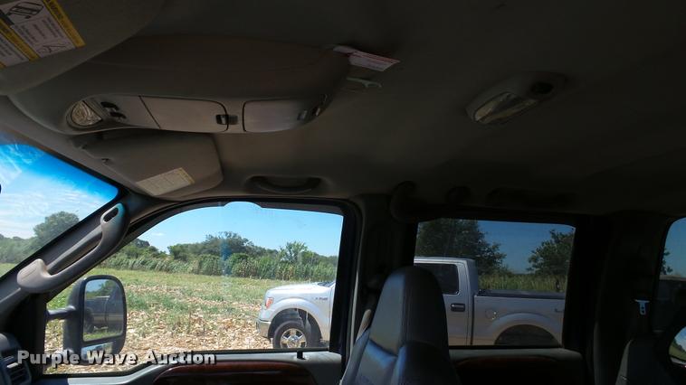 image for item DA1094 2003 Ford F350 Lariat Crew Cab pickup truck