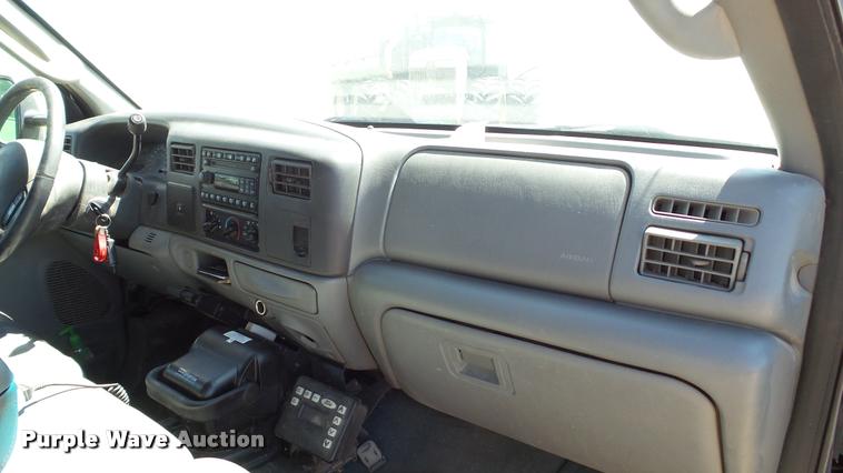 image for item DA1094 2003 Ford F350 Lariat Crew Cab pickup truck