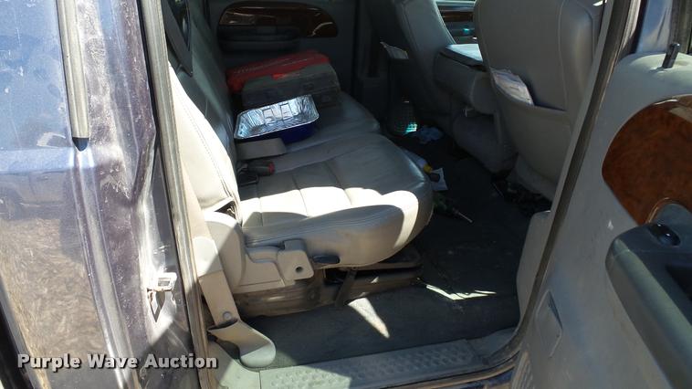 image for item DA1094 2003 Ford F350 Lariat Crew Cab pickup truck