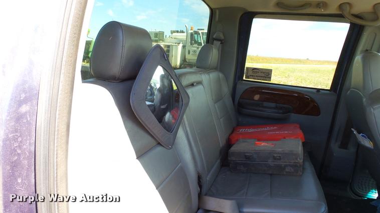 image for item DA1094 2003 Ford F350 Lariat Crew Cab pickup truck