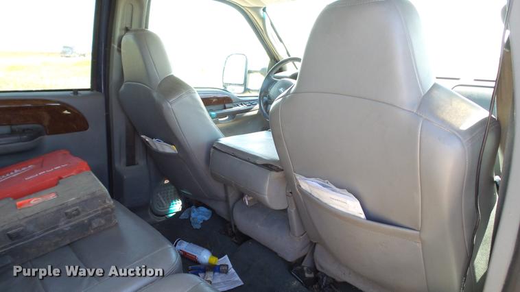 image for item DA1094 2003 Ford F350 Lariat Crew Cab pickup truck