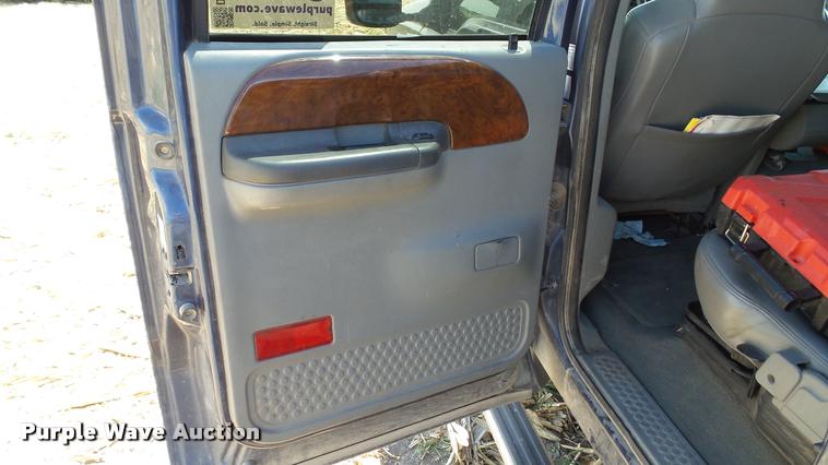 image for item DA1094 2003 Ford F350 Lariat Crew Cab pickup truck