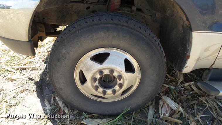 image for item DA1094 2003 Ford F350 Lariat Crew Cab pickup truck