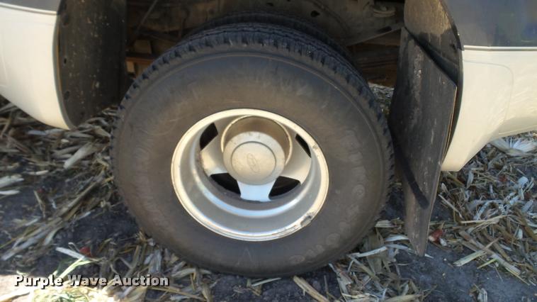 image for item DA1094 2003 Ford F350 Lariat Crew Cab pickup truck