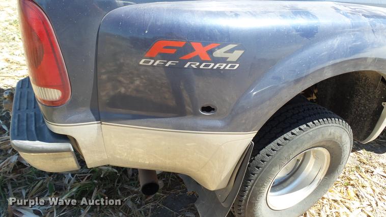 image for item DA1094 2003 Ford F350 Lariat Crew Cab pickup truck