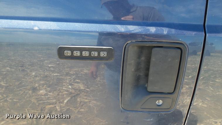 image for item DA1094 2003 Ford F350 Lariat Crew Cab pickup truck