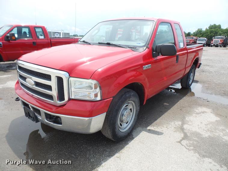 image for item DA1546 2005 Ford F250 Super Duty SuperCab pickup truck