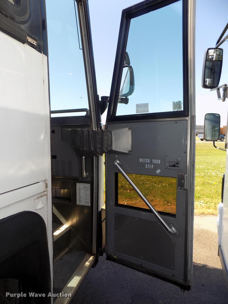 image for item DA3023 1995 MCI 102-D3 coach bus