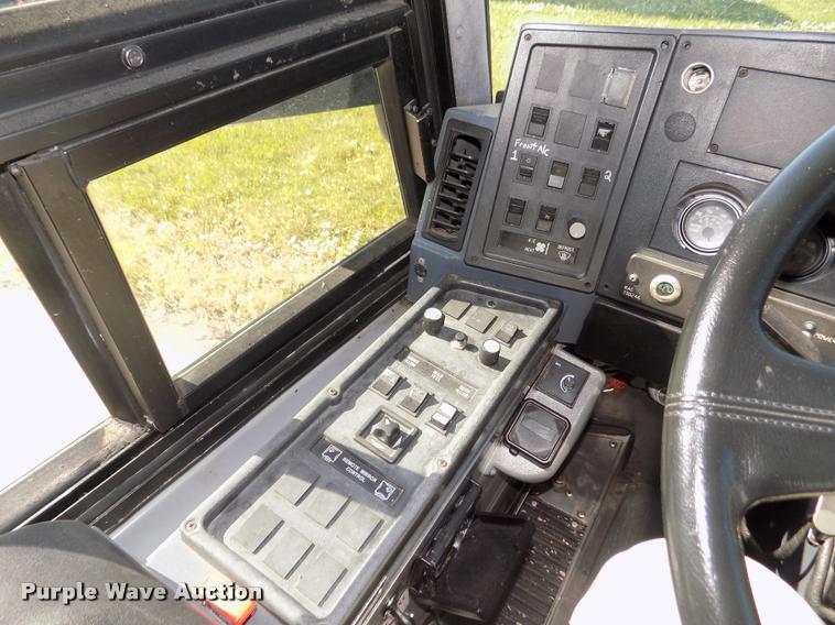 image for item DA3023 1995 MCI 102-D3 coach bus