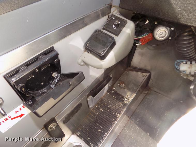 image for item DA3023 1995 MCI 102-D3 coach bus