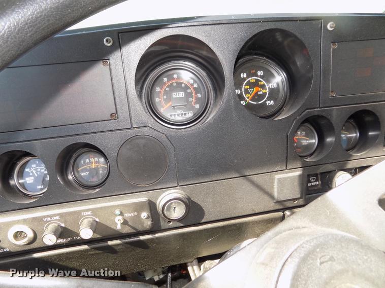 image for item DA3023 1995 MCI 102-D3 coach bus