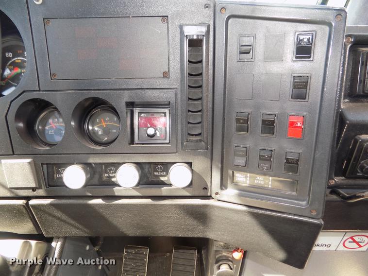 image for item DA3023 1995 MCI 102-D3 coach bus