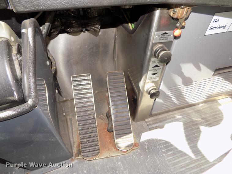 image for item DA3023 1995 MCI 102-D3 coach bus