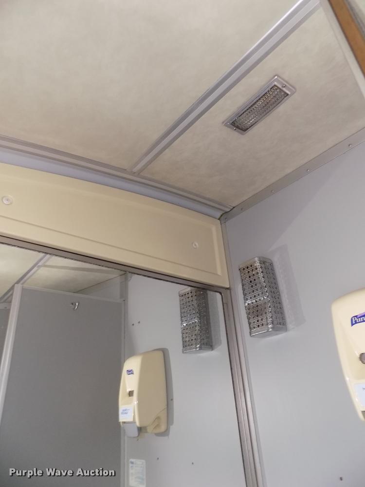 image for item DA3023 1995 MCI 102-D3 coach bus