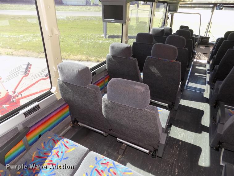 image for item DA3023 1995 MCI 102-D3 coach bus