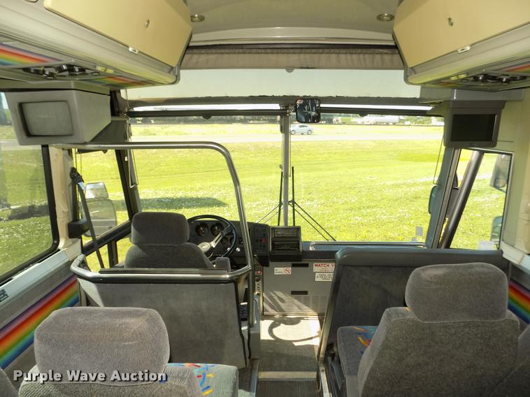 image for item DA3023 1995 MCI 102-D3 coach bus